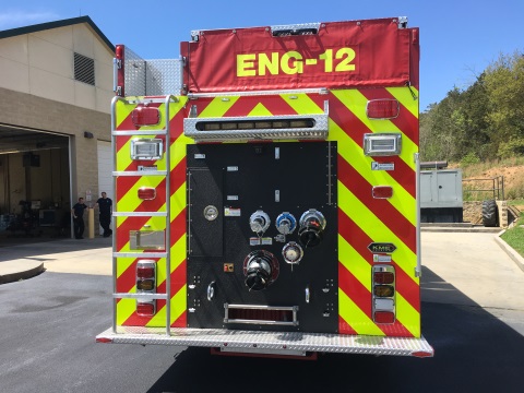 A parte traseira do mais novo Fire Engine #12 de Sevierville.