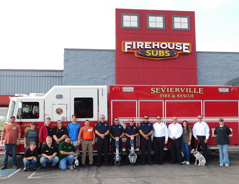 La Fundación de Seguridad Pública Firehouse Subs otorga una subvención de $ 29 mil al Departamento de Bomberos de Sevierville