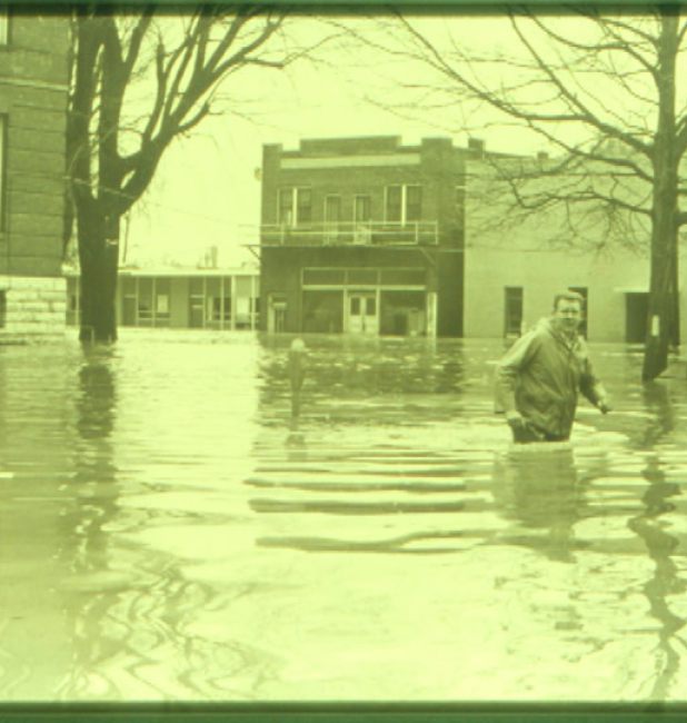Überschwemmung des Gerichtsgebäudes an der Ostseite 1960